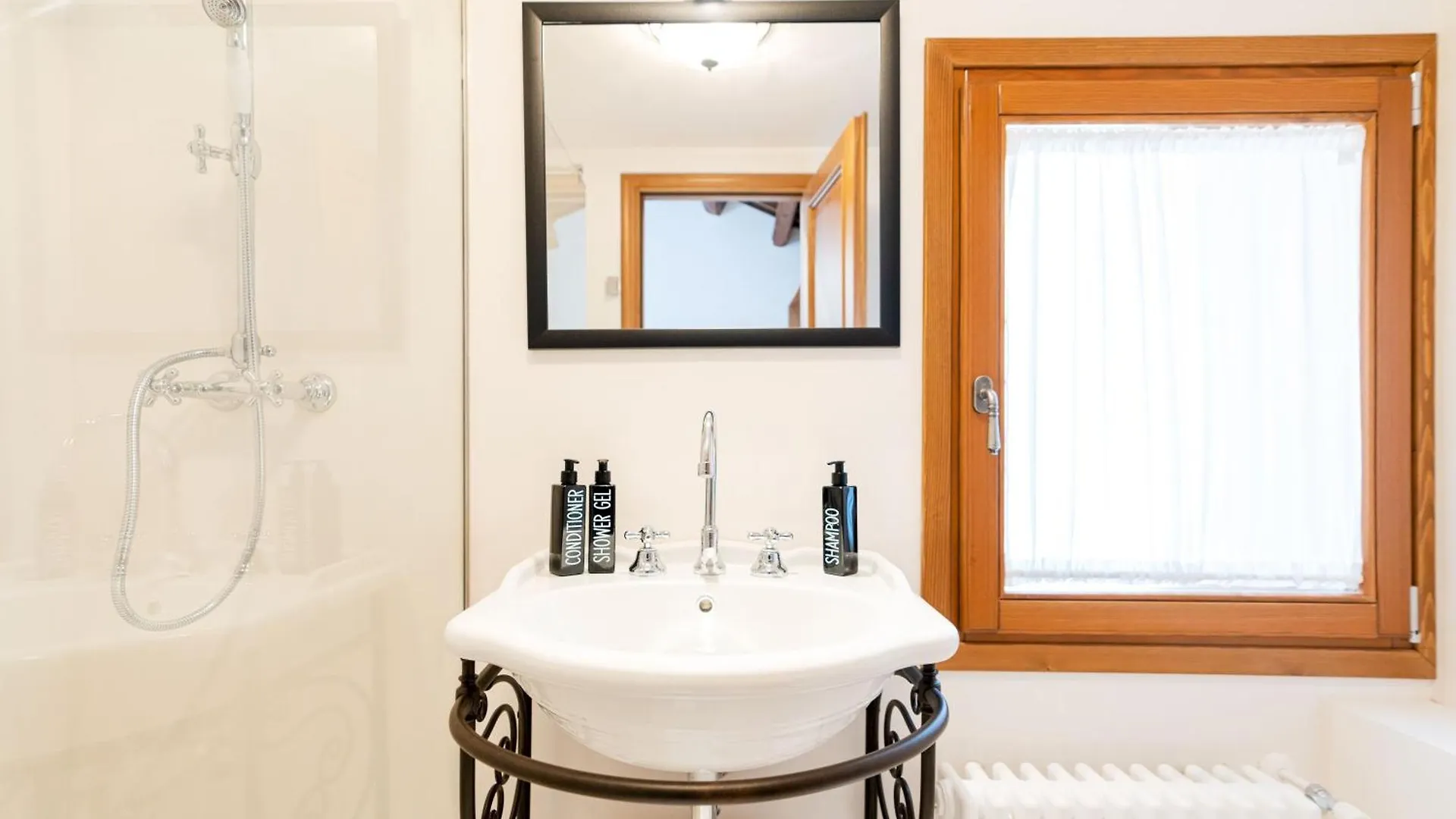 הוילה 5 Minuti Da Rialto, Intera Palazzina Veneziana בית נופש