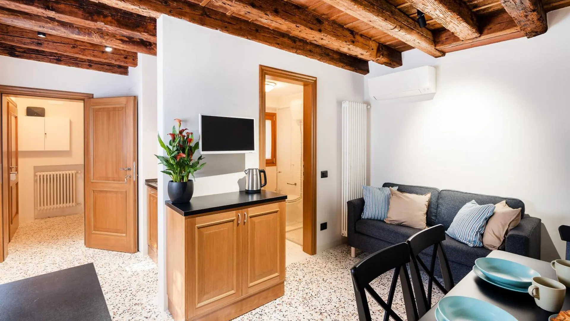 הוילה 5 Minuti Da Rialto, Intera Palazzina Veneziana בית נופש